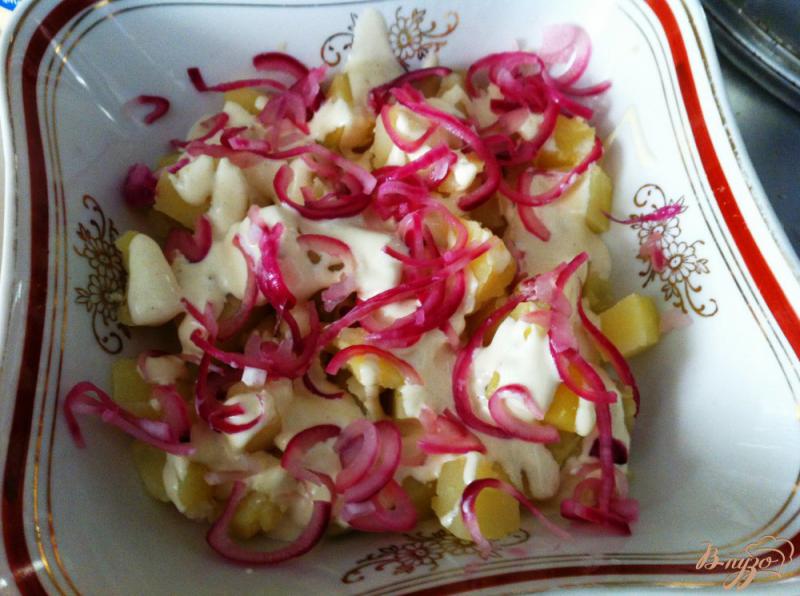 Фото приготовление рецепта: Картофельный салат с куриными яйцами шаг №10