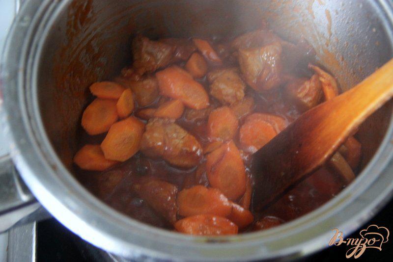 Фото приготовление рецепта: Свинина с морковью по-китайски шаг №7