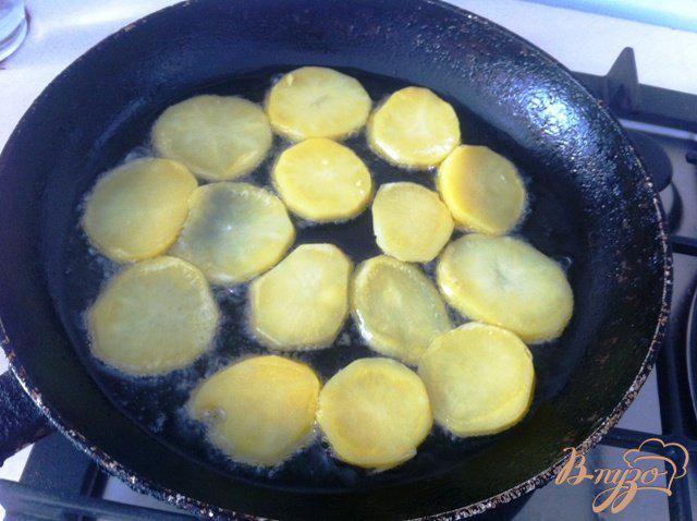 Фото приготовление рецепта: Картофельные чипсы шаг №2