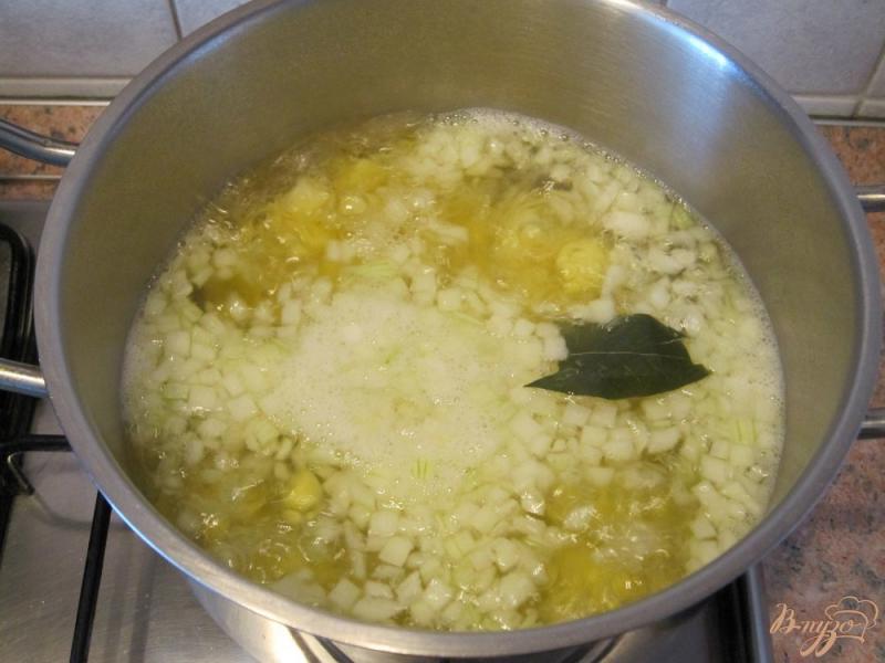 Фото приготовление рецепта: Грибной суп-пюре с гренками шаг №5