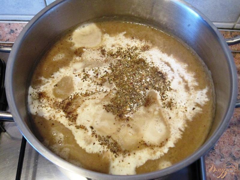 Фото приготовление рецепта: Грибной суп-пюре с гренками шаг №8