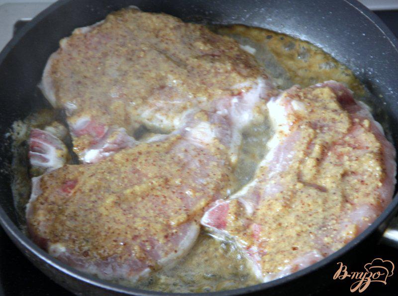 Фото приготовление рецепта: Свинина в молоке с горчичны соусом шаг №4