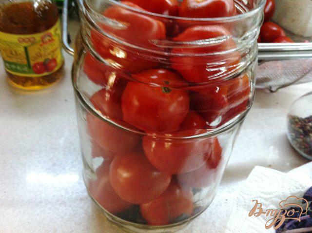 Фото приготовление рецепта: Маринованные помидоры без стерилизации шаг №4