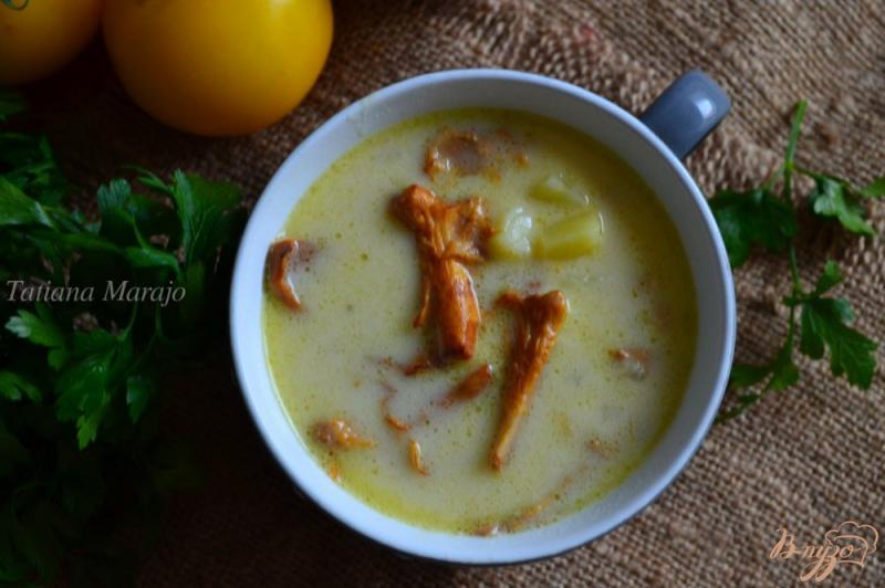 Фото приготовление рецепта: Сливочный суп с лисичками шаг №6