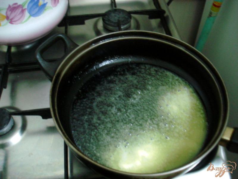 Фото приготовление рецепта: Фасоль стручковая под сухарным соусом шаг №4