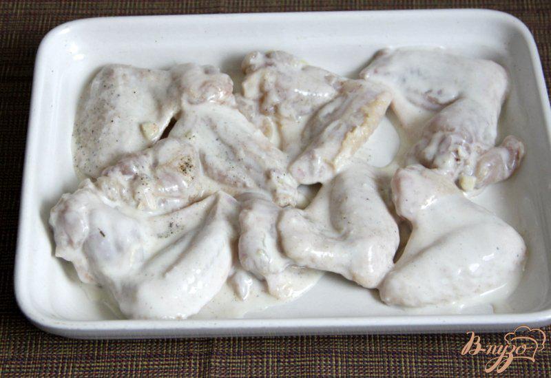 Фото приготовление рецепта: Куриные крылышки, запеченные,  в соусе «Баффало» шаг №2