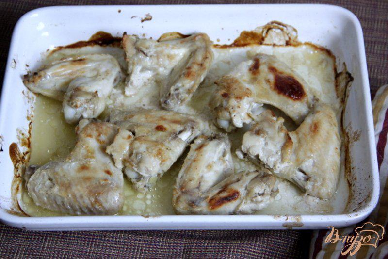 Фото приготовление рецепта: Куриные крылышки, запеченные,  в соусе «Баффало» шаг №3