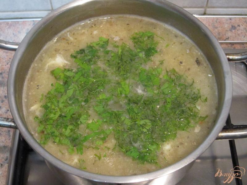 Фото приготовление рецепта: Быстрый рыбный суп с вермишелью шаг №7