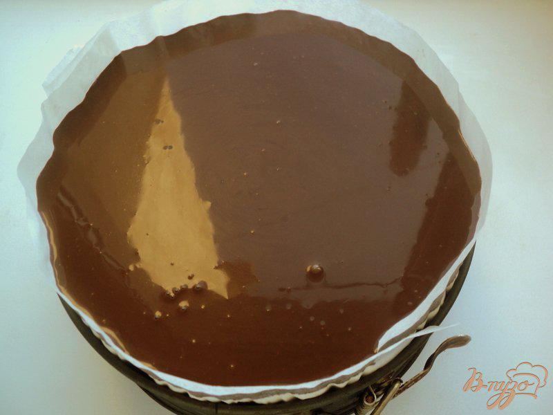 Фото приготовление рецепта: Торт «Клубника в шоколаде» шаг №9
