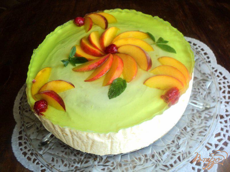 Фото приготовление рецепта: Торт с персиками и малиной шаг №9