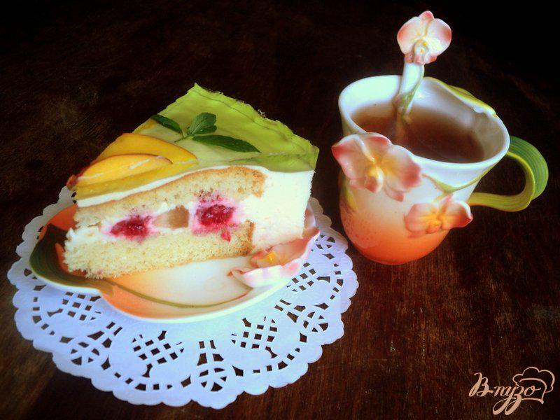 Фото приготовление рецепта: Торт с персиками и малиной шаг №10