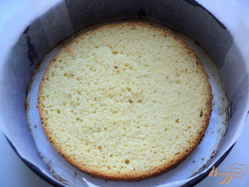 Фото приготовление рецепта: Торт с персиками и малиной шаг №4
