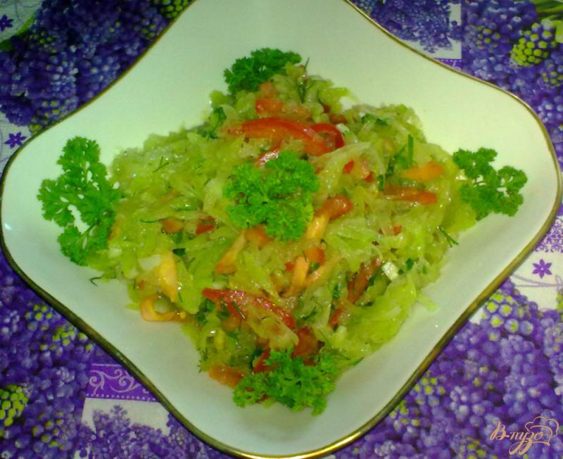 Фото приготовление рецепта: Салат из зеленой редьки шаг №5
