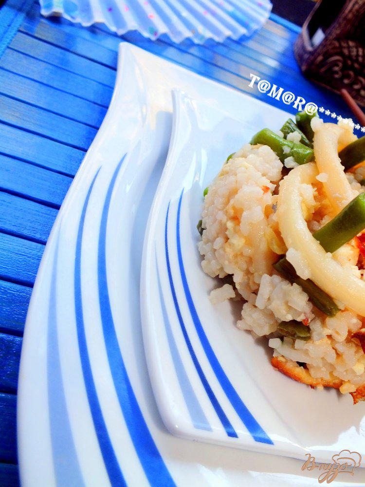 Фото приготовление рецепта: Рис с омлетом и кальмарами шаг №6