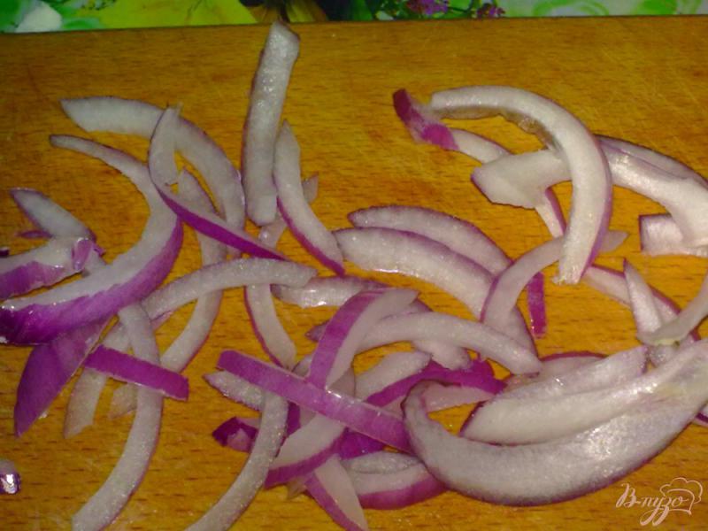 Фото приготовление рецепта: Салат из огурцов с фетой шаг №2