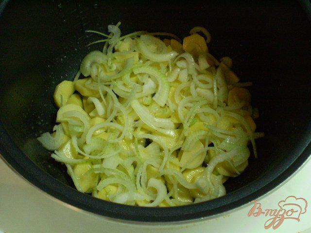 Фото приготовление рецепта: Картофель жаренный с луком в мультиварке шаг №6