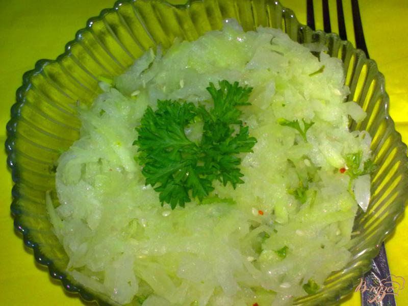 Фото приготовление рецепта: Салат из кольраби шаг №5