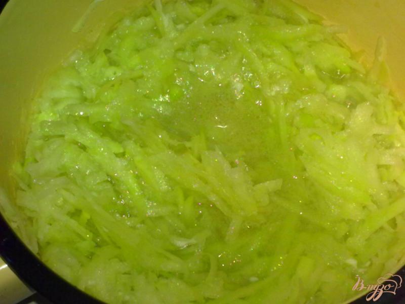Фото приготовление рецепта: Салат из кольраби шаг №1