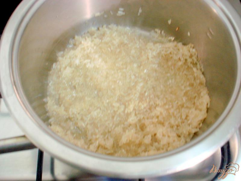 Фото приготовление рецепта: Рис с перцем, морковью и укропом шаг №3