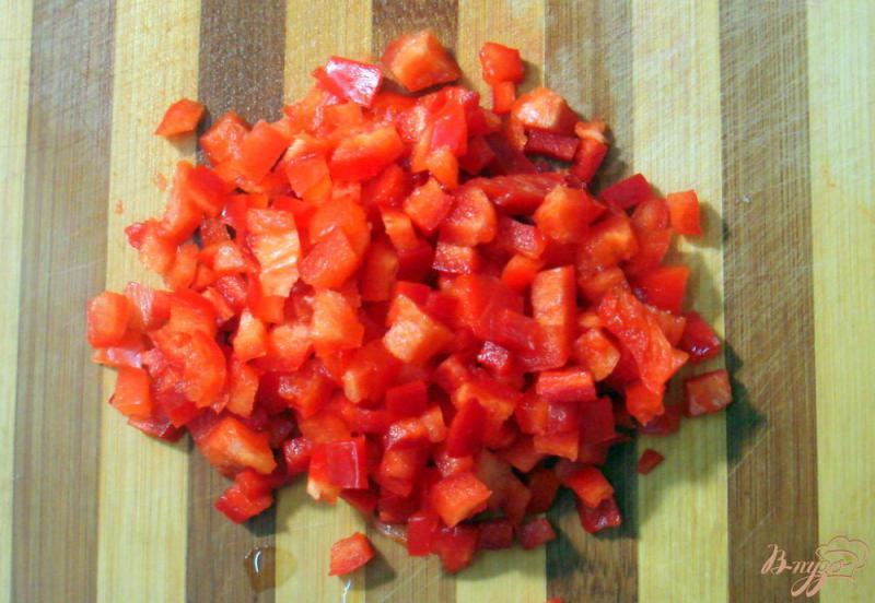 Фото приготовление рецепта: Рис с перцем, морковью и укропом шаг №4