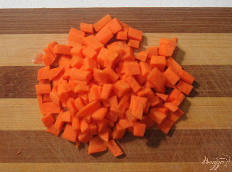 Фото приготовление рецепта: Рис с перцем, морковью и укропом шаг №5