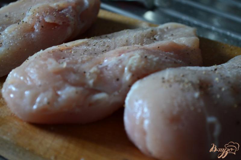 Фото приготовление рецепта: Куриные грудки с айвой и инжиром шаг №1
