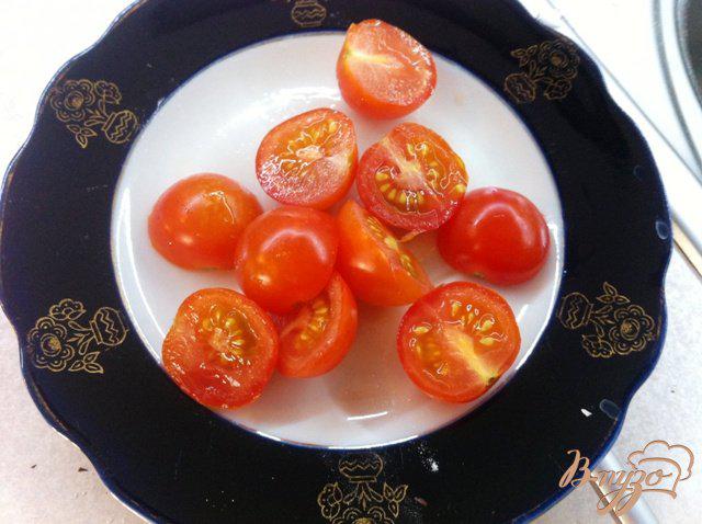 Фото приготовление рецепта: Слойки с сыром и помидорами черри шаг №3