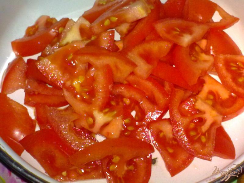 Фото приготовление рецепта: Салат из помидор со сливой шаг №1