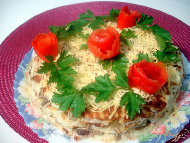 Фото приготовление рецепта: Закусочный пирог из капусты и грибов шаг №12