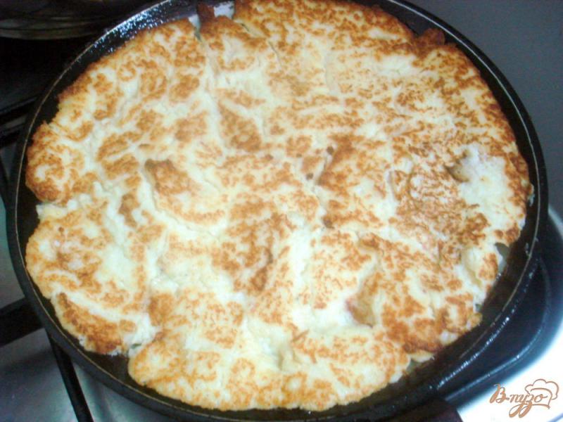 Фото приготовление рецепта: Закусочный пирог из капусты и грибов шаг №7