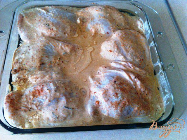 Фото приготовление рецепта: Куриные бедрышки в маринаде от каперсов шаг №5