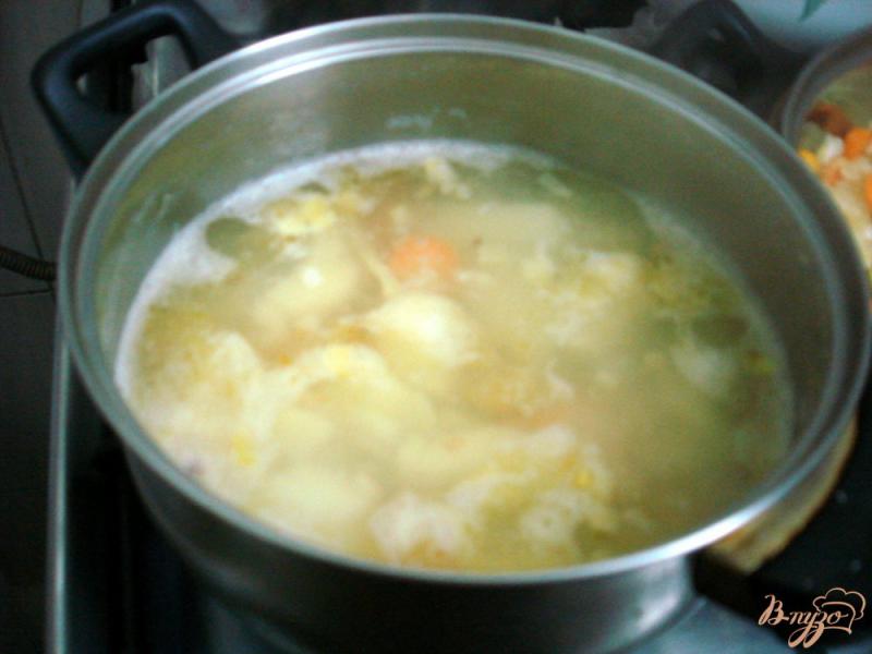 Фото приготовление рецепта: Гороховый суп пюре с копчёной колбасой шаг №5