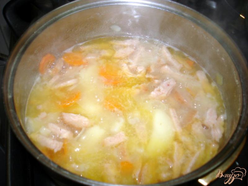 Фото приготовление рецепта: Гороховый суп пюре с копчёной колбасой шаг №6