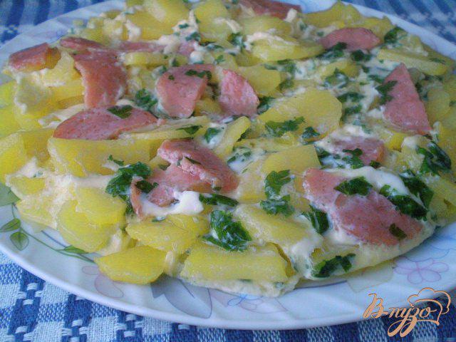 Фото приготовление рецепта: Картофель с колбасой и яйцами в мультиварке шаг №11