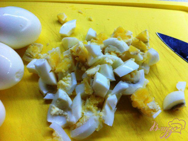Фото приготовление рецепта: Яичный салат с лимонным соком и тимьяном шаг №5
