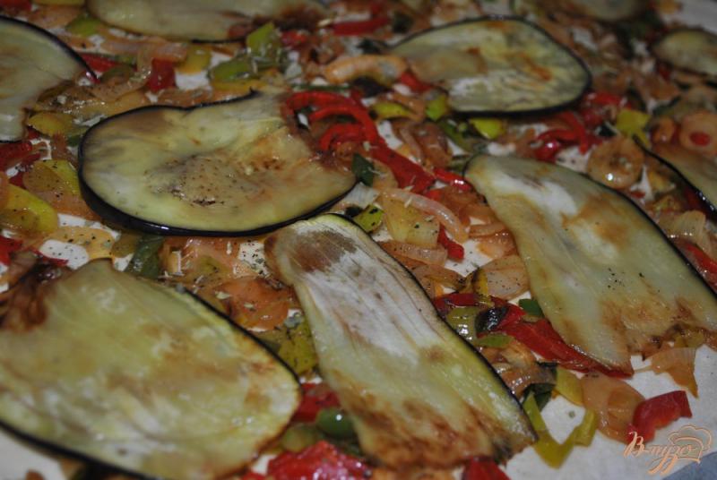 Фото приготовление рецепта: Овощная пицца с колбаской шаг №12