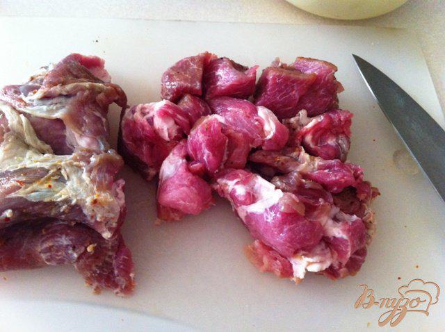 Фото приготовление рецепта: Жаркое из свинины  с грибами в горшочках шаг №8