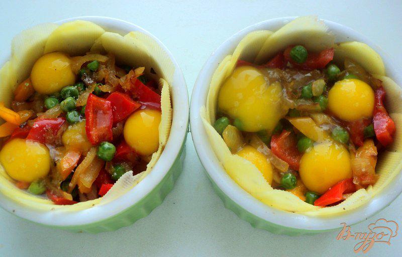 Фото приготовление рецепта: Картофельная корзинка с овощами и ветчиной шаг №6