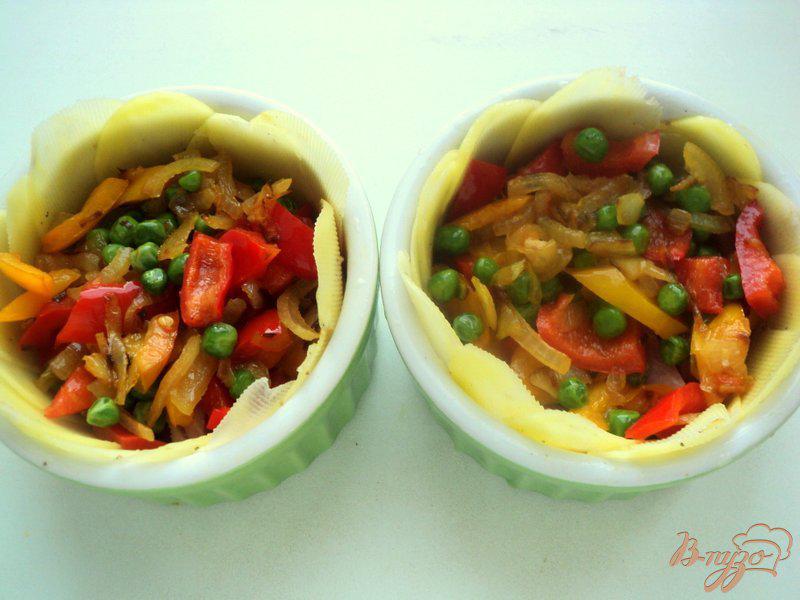 Фото приготовление рецепта: Картофельная корзинка с овощами и ветчиной шаг №5