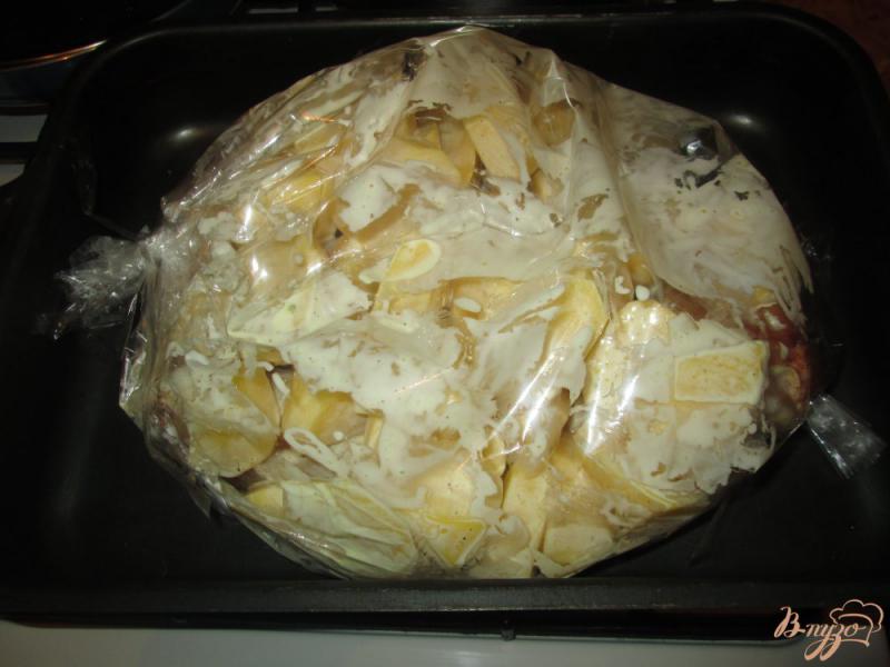 Фото приготовление рецепта: Сочная курица с картофелем в рукаве шаг №5