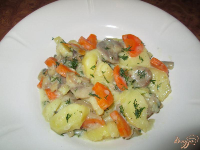 Фото приготовление рецепта: Тушеный картофель с грибами шаг №13