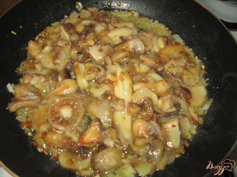 Фото приготовление рецепта: Тушеный картофель с грибами шаг №6