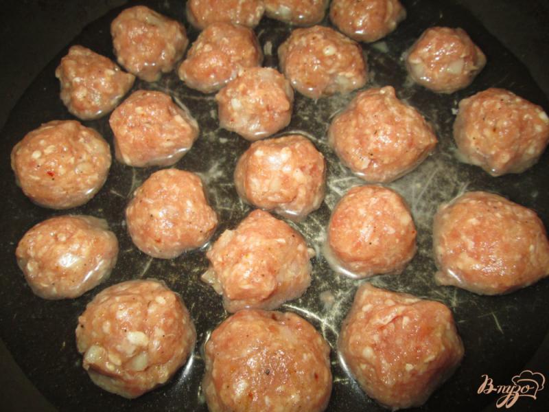 Фото приготовление рецепта: Тефтели в томатной подливке шаг №6