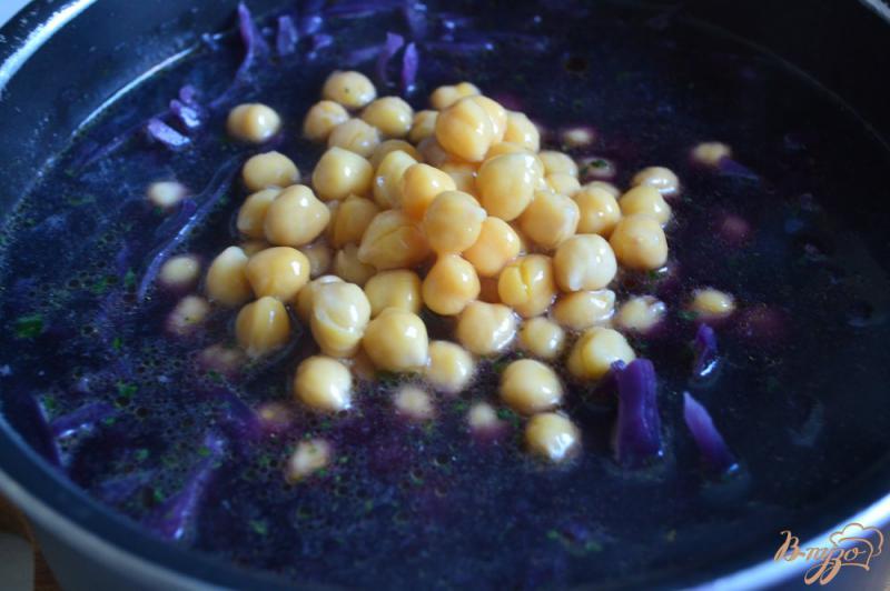 Фото приготовление рецепта: Суп-пюре из красной капусты с кусочками тыквы шаг №2