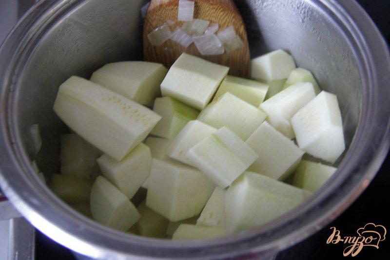 Фото приготовление рецепта: Суп-пюре из цуккини с карри шаг №3