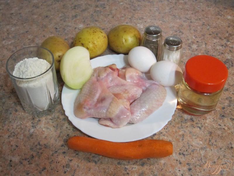 Фото приготовление рецепта: Суп с галушками и куриными крылышками шаг №1