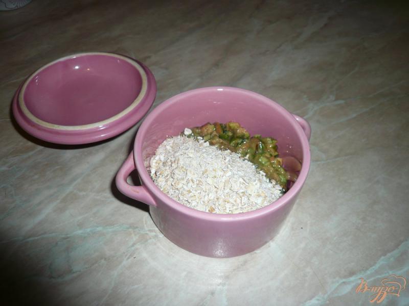 Фото приготовление рецепта: Йогуртовый завтрак с фейхоа и овсяными хлопьями шаг №5