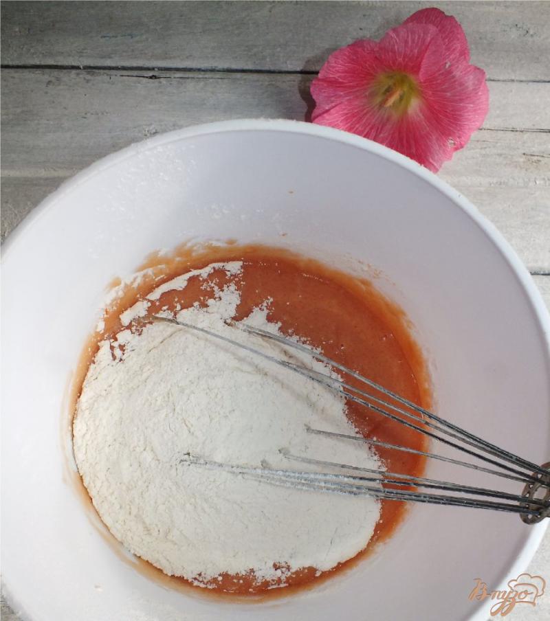 Фото приготовление рецепта: Рассыпчатый томатный пирог шаг №2