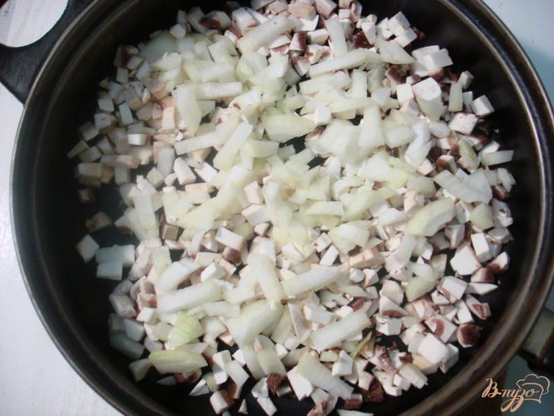 Фото приготовление рецепта: Перец фаршированный грибами, рисом и сыром шаг №1