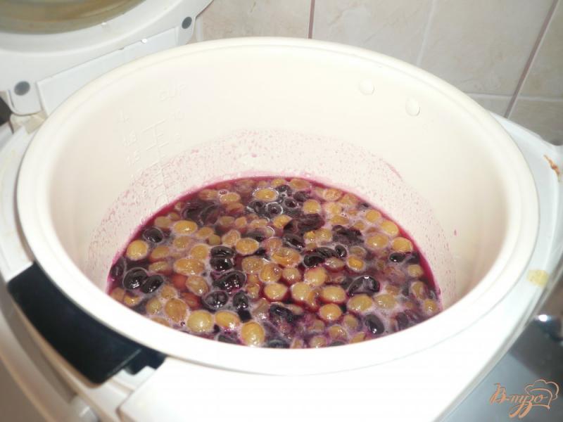 Фото приготовление рецепта: Варенье из винограда в мультиварке шаг №5
